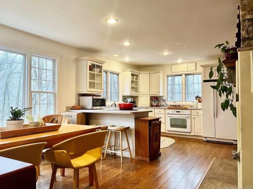 77 Squire Rd, Roxbury, CT 06783-1718