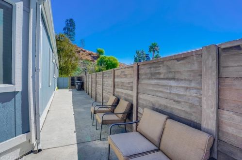 28101 Vista View Dr, Santa Clarita CA  91351-5710 exterior