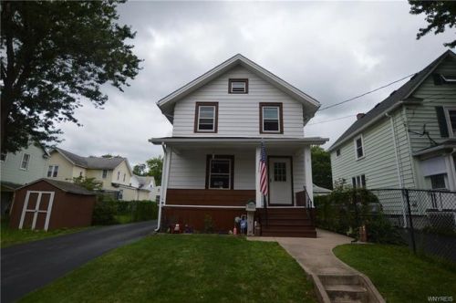 7 Allen St, Pendleton, NY 14120-6545