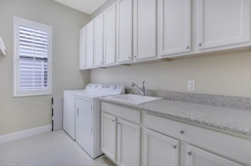 9366 Isla Bella Cir, Bonita Springs FL 34135-7274 exterior