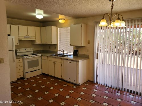 7110 Seattle Dr, Tucson, AZ 85730-3334