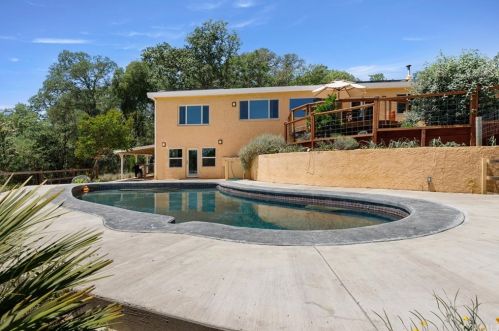 1285 Shady Ln, Lakeport, CA 95453-6321