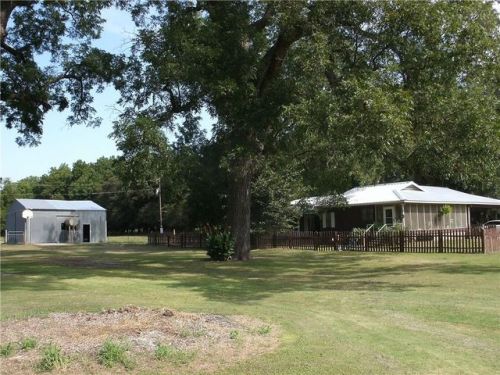 1080 Muenster Rd, Forestburg, TX 76239-3244