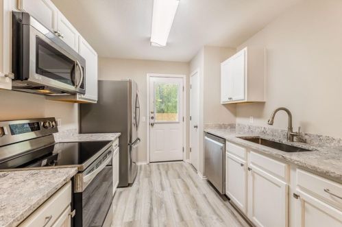 8708 Dittmar Oaks Dr, Austin TX  78748-6586 exterior