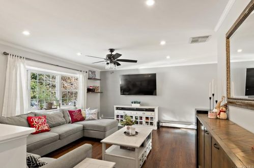 24 Baxter Ct, Mahopac, NY 10541-4503