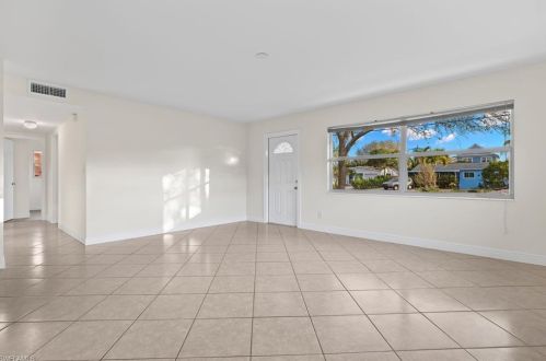 1075 Rordon Ave, Naples FL  34103-4570 exterior