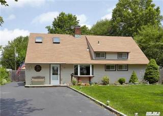 7 Arbor Ln, Hicksville, NY 11801-6138