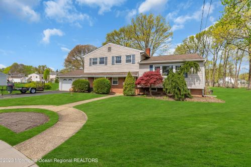 13 Judith Ct, Tinton Falls, NJ 07712-4136
