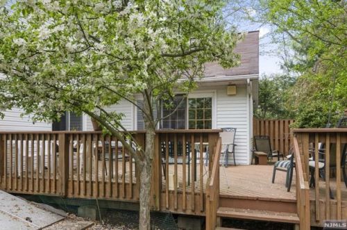 17 Colonial Dr, Allendale NJ  07401-1401 exterior