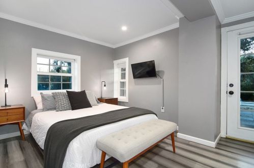 5539 Las Virgenes Rd, Calabasas, CA 91302-1067