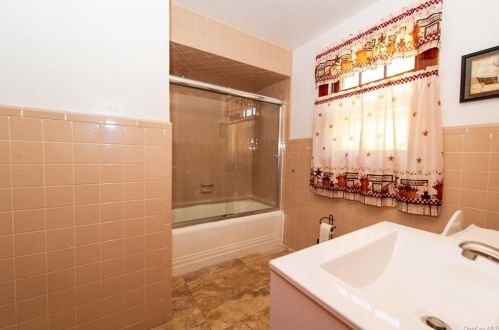 80 Watkins Ave, Middletown NY 10940-4529 exterior