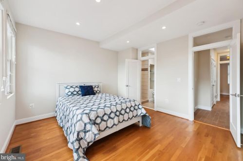 712 Kenyon St, Washington DC  20010-1522 exterior