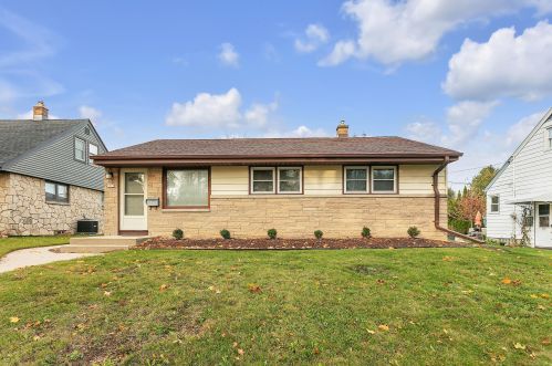3975 Lenox St, Milwaukee, WI 53207-4547