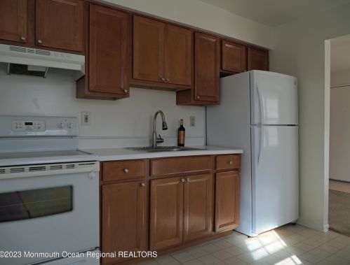 194 Sawmill Rd, Bricktown, NJ 08724-1348