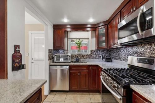 2543 Tiemann Ave, Bronx NY  10469-6111 exterior