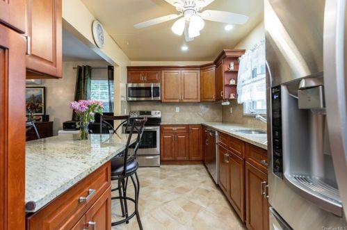 42 Lincoln Pl, White Plains NY  10603-2152 exterior