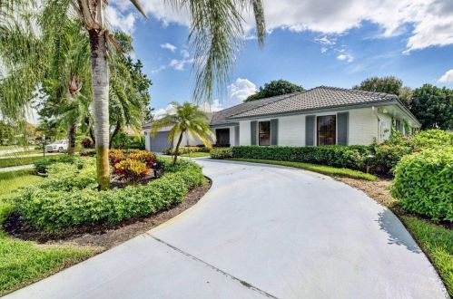 11964 Lake Dr, Boynton Beach, FL 33436-5564