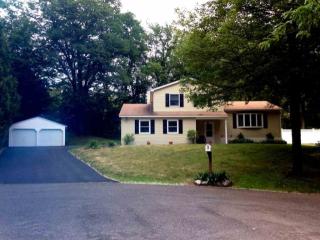 3 Equality Ct, Albany, NY 12205-2123