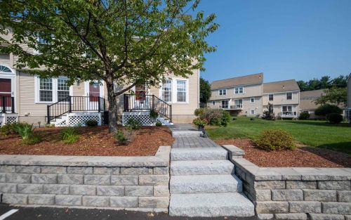 7 Sundown Dr, Derry, NH 03038-1727