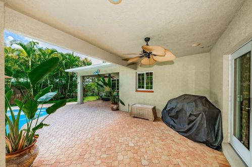 2152 75th Way, Saint Petersburg FL  33710-3846 exterior