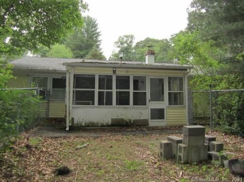 59 Meeting House Ln, Gales Ferry, CT 06339-1700