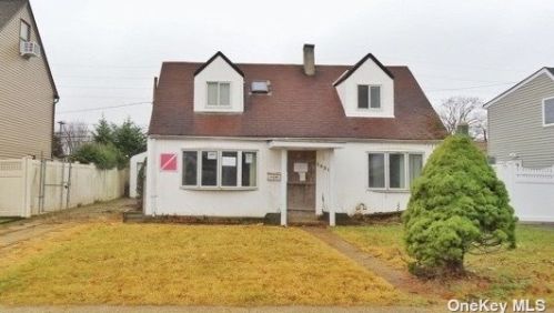 1438 Coolidge St, North Bellmore, NY 11710-2708