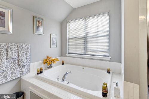 515 Florence Fields Ln, New Castle DE  19720-8752 exterior