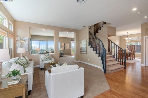 25526 Crestfield Cir, Hayward, CA 94552-5500