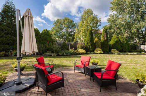 1246 Jarvis Ln, Lansdale PA 19446-6515 exterior