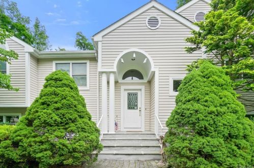 275 Landmark Ct, Yorktown Hgts, NY 10598-4131