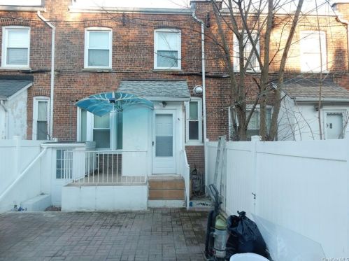 34 Hartley Ave, Mount Vernon NY  10550-1124 exterior