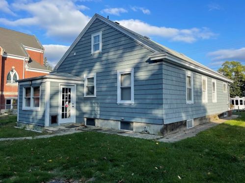 1566 Lonsdale Ave, Lincoln RI  02865-1840 exterior