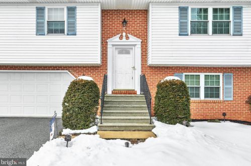 318 Kendale Rd, Red Lion, PA 17356-9633