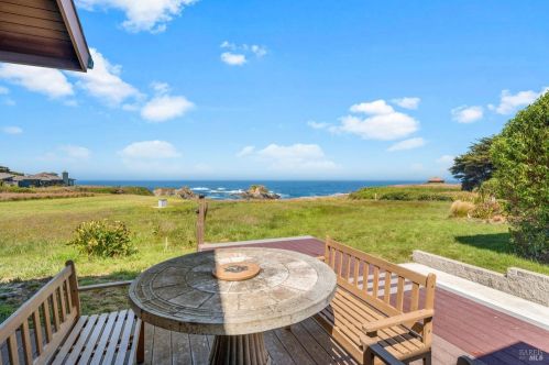 45465 Caspar Dr, Mendocino CA  95460-9727 exterior