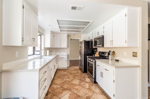 1667 Brockton Ave, Redlands CA  92374-3974 exterior
