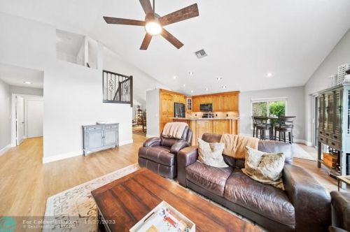 1277 144th Ter, Hollywood FL  33028-2925 exterior