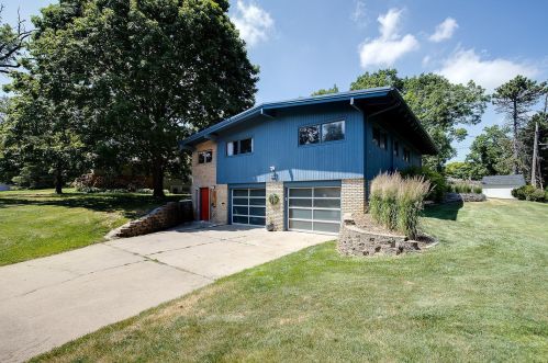 1415 Trollhagen Dr, Minneapolis, MN 55421-1349