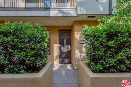 4613 Riverton Ave, North Hollywood, CA 91602-1817