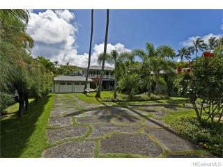 1350 Aalapapa Dr, Kailua, HI 96734-3206