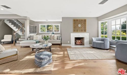 11224 Canton Dr, North Hollywood, CA 91604-4154