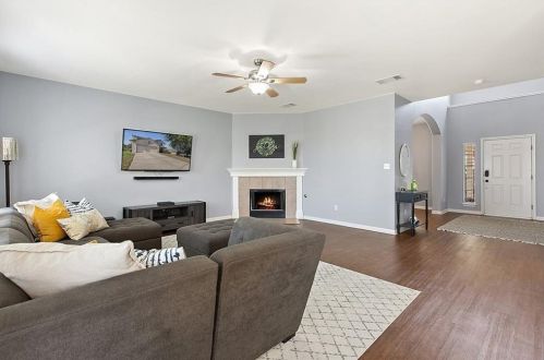117 Ashwood, Uhland, TX 78640-5744