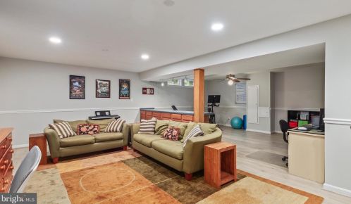 1426 Cellar Crk Way, Herndon VA  20170-2805 exterior