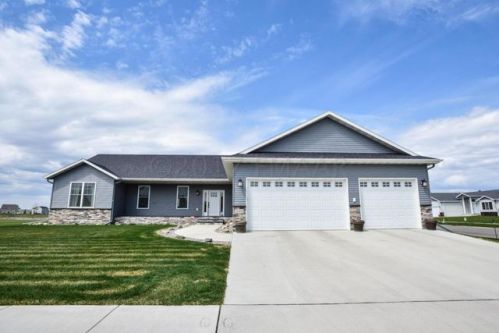 3609 16th St, Moorhead, MN 56560-6980