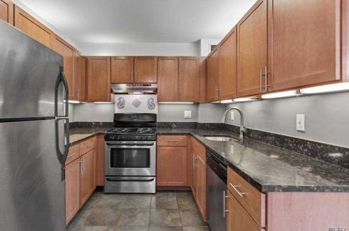 41-02 Queens Blvd, Long Island City, NY