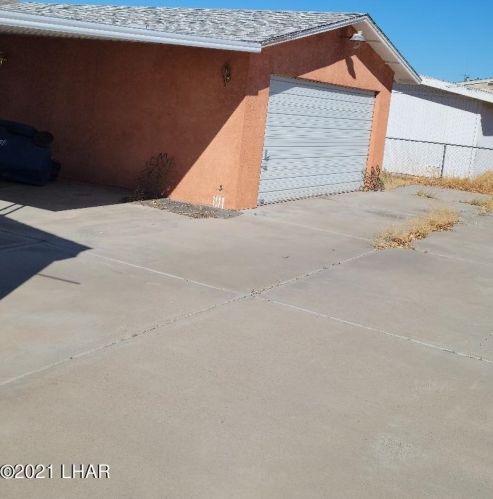895 Turney Dr, Bullhead City, AZ 86442-6558