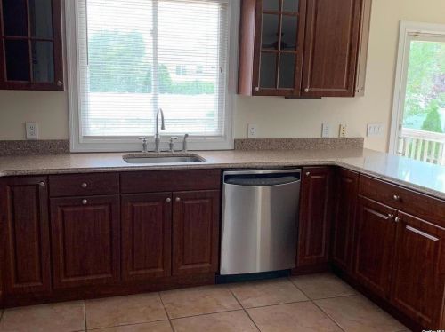 123 Thunder Rd, Holbrook, NY 11741-4427