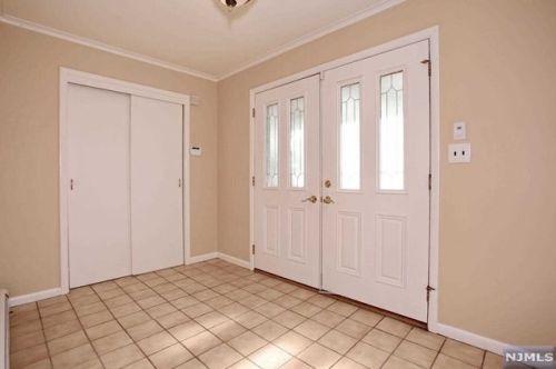 44 Merritt Dr, Oradell, NJ 07649-1821