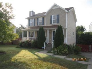 1026 Harding Dr, Clarksville, TN 37042-3377