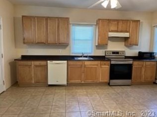 44 1st Ave, Huntington CT  06484-4408 exterior