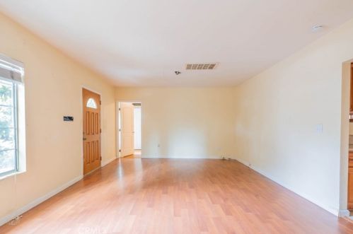 11025 Blix St, North Hollywood CA  91602-1204 exterior